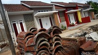 Rencananya Pemprov DKI akan melakukan pembongkaran terhadap bangunan tersebut.
