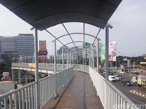 JPO di MM Bekasi Barat Terlihat Masih Baru Tapi Sepi Peminat, Kenapa?