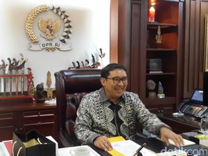 Benda Seni di Kantor Fadli Zon: Wayang Jokowi Hingga Lukisan Prabowo