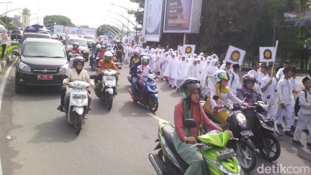 Sambut Ramadan Ribuan Pelajar Di Banda Aceh Pawai Keliling Kota