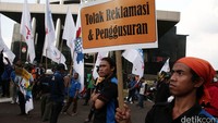 Mereka mendesak KPK menangkap Ahok terkait kasus suap proyek reklamasi. 