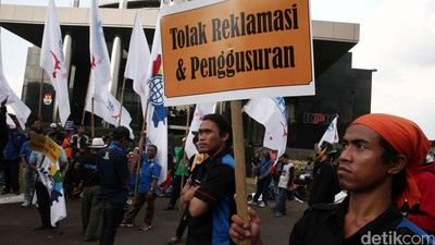 Buruh Demo di Gedung Baru KPK