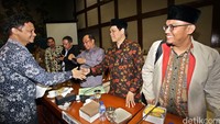 Sebab selama ini wacana yang berkembang adalah bagaimana aksi teror kerap dikorelasikan dengan agama.