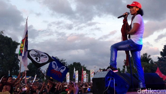 Foto Slank konser di Atambua