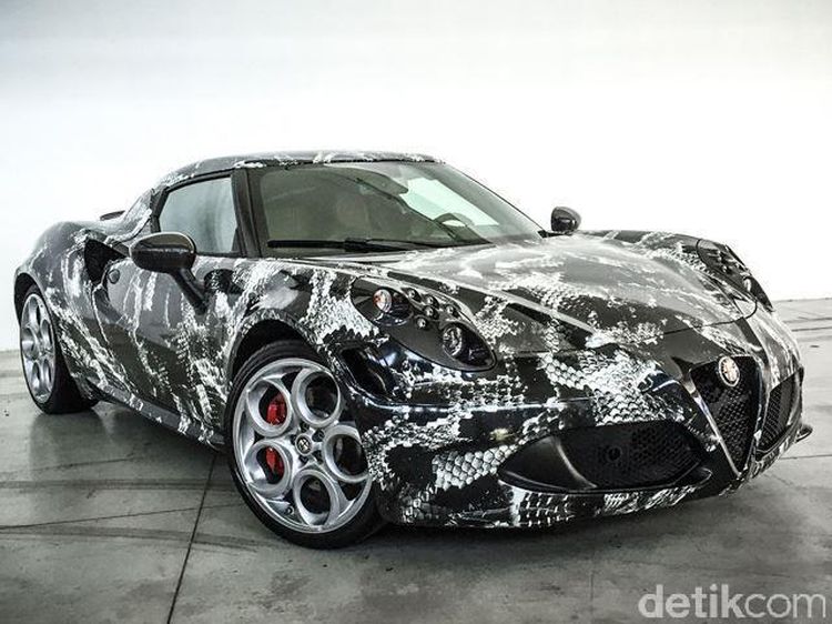 Alfa Romeo Terinspirasi Adidas