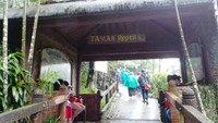 Foto: Taman reptil satu ini berisi koleksi aneka satwa melata, berupa iguana, serta ular dari mulai sanca sampai yang berbisa pun ada (Wahyu/detikTravel)