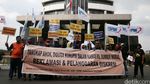 Buruh Demo di Gedung Baru KPK