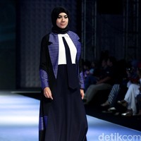 Hannie Hananto Nautical Symetrical Muslim Fashion Festival 2016 at Plaza Selatan. Istora Senayan. Jakarta. [Foto: Mohammad Abduh/Wolipop]