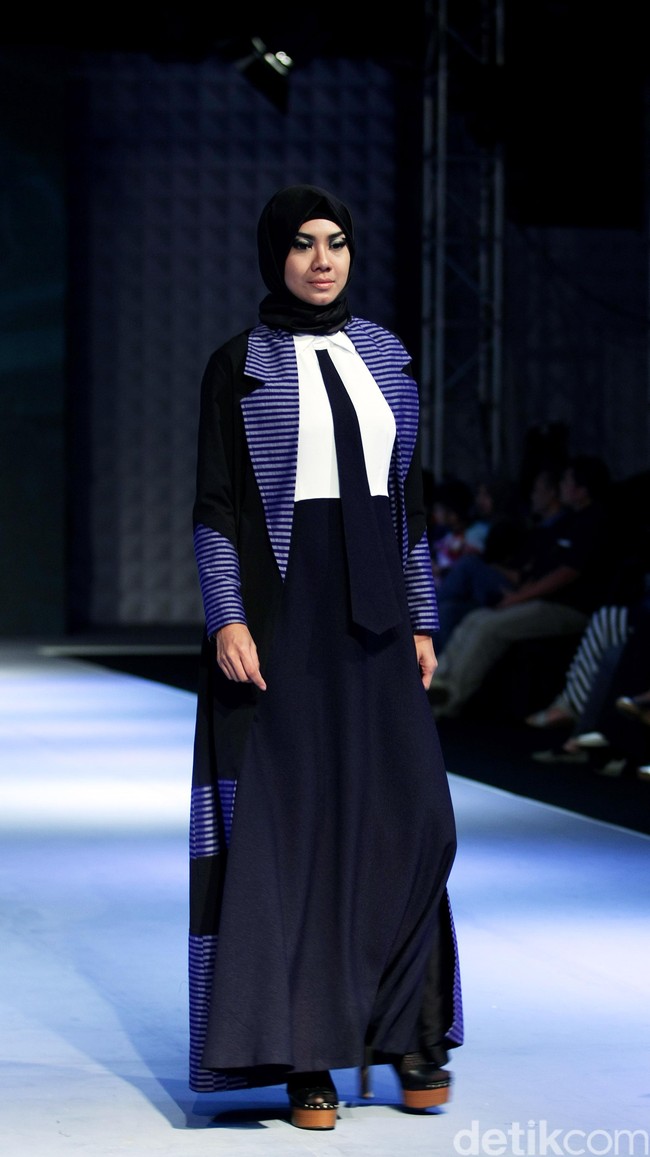Hannie Hananto Nautical Symetrical Muslim Fashion Festival 2016 at Plaza Selatan. Istora Senayan. Jakarta. [Foto: Mohammad Abduh/Wolipop]