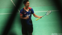 Jonatan merayakan kemenangan usai mengalahkan Lin Dan.