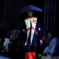 Hannie Hananto Nautical Symetrical Muslim Fashion Festival 2016 at Plaza Selatan. Istora Senayan. Jakarta. [Foto: Mohammad Abduh/Wolipop]