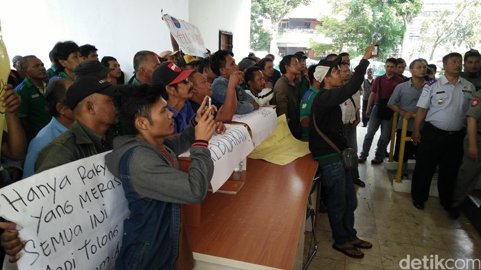 Jeritan Hati Sopir Angkot untuk Ridwan Kamil