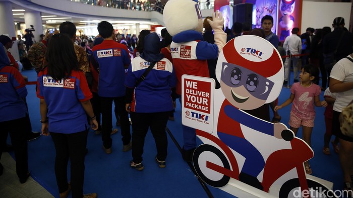 TiKi Expo digelar di Mal Ciputra, Jakarta. Dalam rangkaian kegiatan ini juga diluncurkan self service machine, aplikasi mobile TiKi, serta program TiKi membership TOOZ.