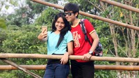 Amanda berpose bersama Aldi. Pool/Ismail/detikFoto.
