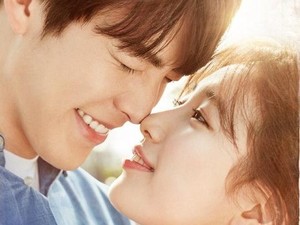 Lee Min Ho dan Shin Min Ah Pasti Cemburu Lihat Poster Uncontrollably Fond Ini!