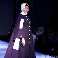 Hannie Hananto Nautical Symetrical Muslim Fashion Festival 2016 at Plaza Selatan. Istora Senayan. Jakarta. [Foto: Mohammad Abduh/Wolipop]