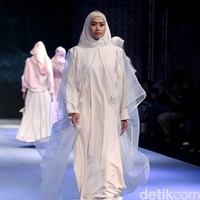 La perle by Irna Mutiara Simplicity Stone Muslim Fashion Festival 2016 at Plaza Selatan. Istora Senayan. Jakarta. [Foto: MOhammad Abduh/Wolipop]