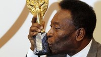 Lama tidak muncul ke publik, legenda sepak bola asal Brasil Pele membawa kabar buruk mengenai kondisi kesehatannya. (Foto: AFP PHOTO / ADRIAN DENNIS)