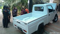 Untuk kapasitas angkut karena ini mobil pikap, bisa mengangkut sekitar 900 kg beban. Foto: Angling Adhitya Purbaya