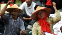 Dalam aksinya, massa menuntut Mahkamah Agung dan pemerintahan Jokowi untuk menyelesaikan konflik Agraria.