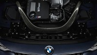 Berkat semburan tenaga itu, BMW M3 30 Jahre mampu berakselerasi dari posisi diam hingga kecepatan 100 km/jam dalam empat detik.