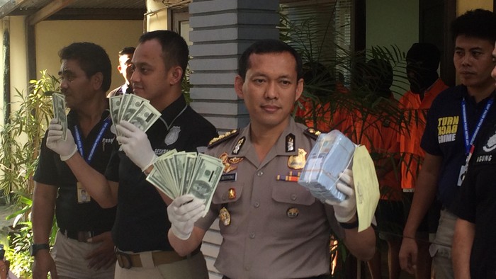 Polda Metro Tangkap Sindikat Pengedar Dolar Palsu Senilai Rp 3,6 Miliar