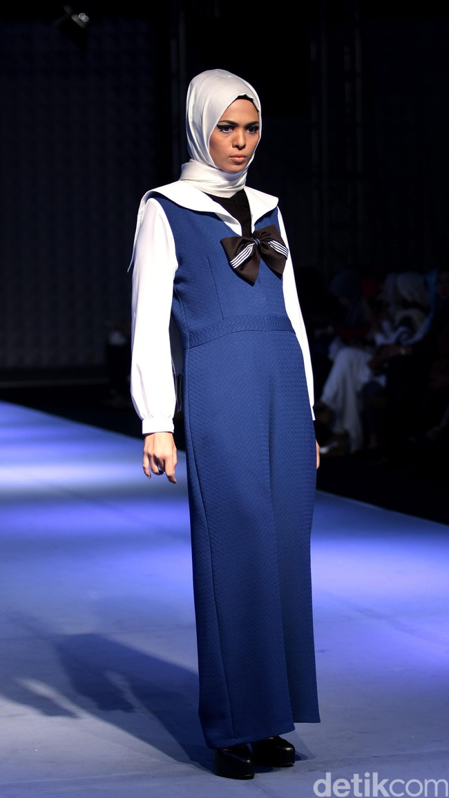 Hannie Hananto Nautical Symetrical Muslim Fashion Festival 2016 at Plaza Selatan. Istora Senayan. Jakarta. [Foto: Mohammad Abduh/Wolipop]