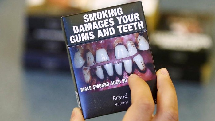 Bungkus rokok polos atau plain packaging yang akan diterapkan di Kanada.