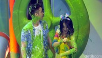 Stefan dan Natasha berlendir hijau. Pool/Noel/detikFoto.
