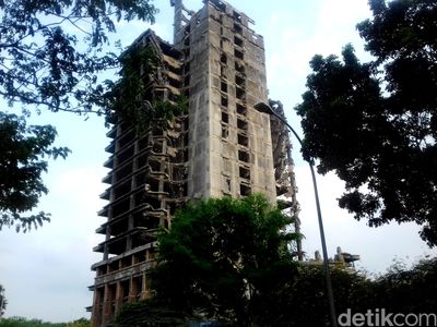 Gedung Tua di Bintaro Roboh