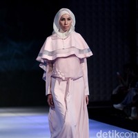 La perle by Irna Mutiara Simplicity Stone Muslim Fashion Festival 2016 at Plaza Selatan. Istora Senayan. Jakarta. [Foto: MOhammad Abduh/Wolipop]