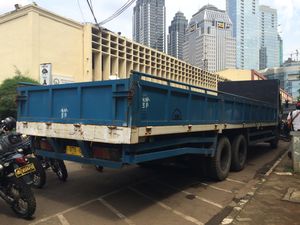 Penampakan Truk Tronton Alat Demo Panggung Rakyat yang Diamankan Polisi