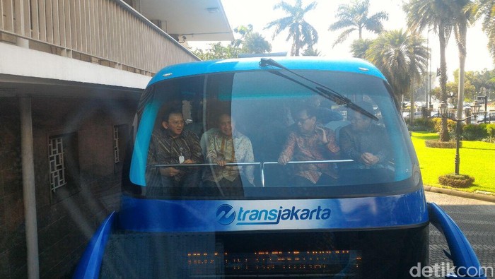 Ahok Ajak Agus Marto ke Senayan Pakai Bus Tingkat TransJakarta