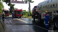 Diakhir kegiatan simulasi juga diperagakan bagaimana cara menstransfer sisa LPG yang ada ke truk tanki lain yang didatangkan dari Depot LPG Lomanis.