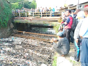Gubernur Aher Canangkan Citarum Bestari, Gerakan Bersih-bersih Sampah di Sungai