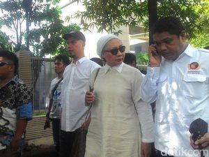 Ratna Sarumpaet: Panggung Rakyat Tangkap Ahok Demo Damai, Ngapain Dicegah