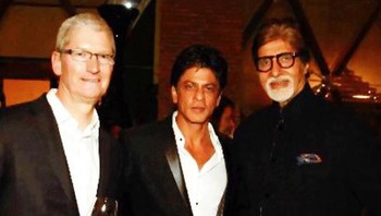 Tim Cook belakangan ini rupanya sudah beberapa lama merasakan ketakutan. Pasalnya, dia dikuntit dan diteror seorang wanita. Sang penguntit mengklaim dia adalah istri Cook dan bahwa mereka telah memiliki anak kembar. Pelaku yang tak disebut namanya karena belum disebut sebagai kriminal, mengirim foto senjata api kepada Cook. Wanita itu telah meneror Cook lebih dari setahun lamanya. Foto: internet