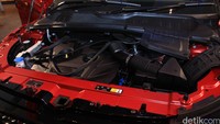 Land Rover Evoque Facelift masih memiliki kapasitas mesin 1.999 cc. Dengan mampu menyemburkan tenaga maksimal mencapai 240 PS di 5.500 rpm dan torsi mencapai 340 Nm di 1.750 rpm.