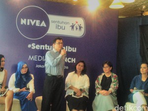 Inspiratif! Meski Tak Bisa Melihat, Tri Bisa Menjadi Guru