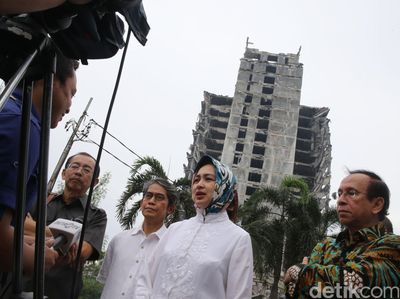 Airin Pantau Gedung Roboh di Bintaro