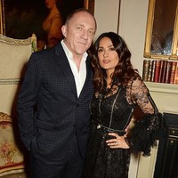 Aktris Salma Hayek menikah dengan konglomerat fashion Francois-Henri Pinault pada 14 Februari 2009 di Paris, Prancis. Upacara pernikahan yang digelar di rumah opera terkenal, Teatro La Fenice, ini dikabarkan memakan biaya hingga US$5,3 juta atau sekitar Rp 86 miliar. Foto: Getty Images