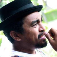 Jatuh cinta pada topi fedora lantas membuat Glenn Fredly hobi mengoleksinya. Dari sekian banyak koleksi topinya, terdapat satu yang menjadi  favorit penyanyi kelahiran Jakarta, 30 September 1975, itu. (Foto: Gus Mun/detikHOT)