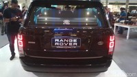 Ini merupakan gabungan SUV mewah terbaik di dunia dengan penyempurnaan yang ditawarkan oleh mesin bensin terbaru,