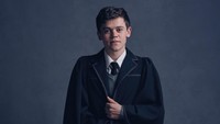 Untuk Albus Severus Potter akan diperankan oleh Sam Clemmett. (Pottermore)