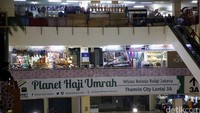 Beragam keperluan ibadah haji dan umrah beserta oleh-olehnya kini bisa didapatkan disatu tempat yang bakal menjadi pusat belanja religi terbesar dan terlengkap di Thamrin City lantai 3A, yakni diberi nama Planet Haji Umrah.