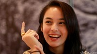 Ia tampak antusias saat membahas perannya di film Rudy Habibi.