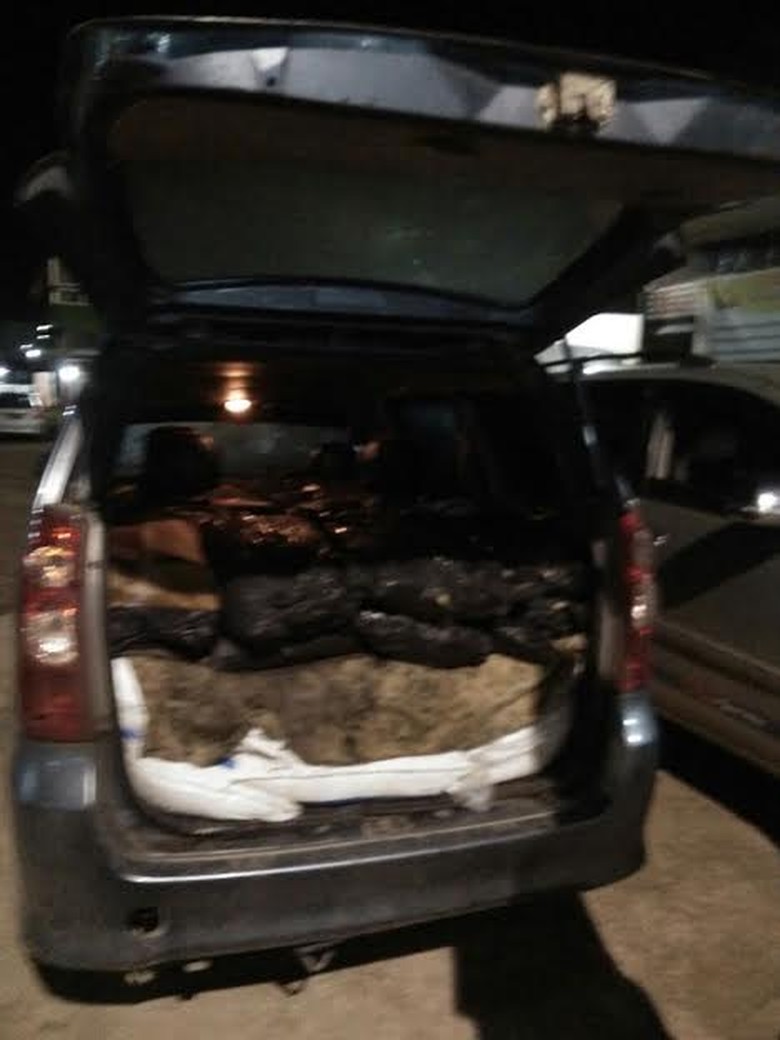 3 Oknum Anggota TNI Diserahkan ke POM karena Bawa Ratusan Kg Gula dari Malaysia 3 Oknum Anggota TNI Diserahkan ke POM karena Bawa Ratusan Kg Gula dari Malaysia