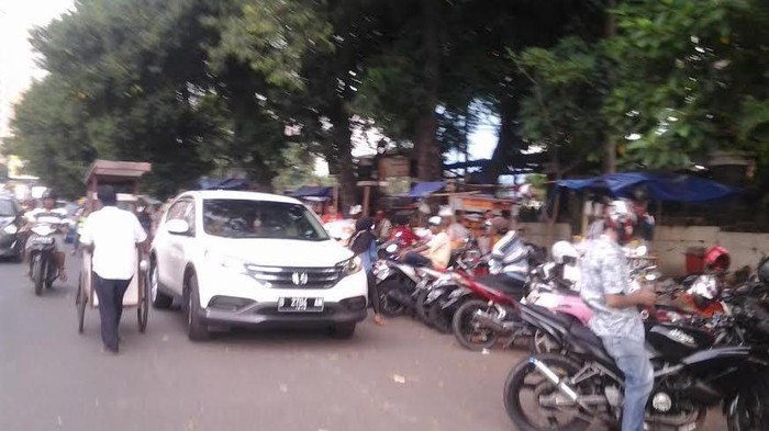 TPU Karet Tengsin Ramai Peziarah, Lalu Lintas Tersendat