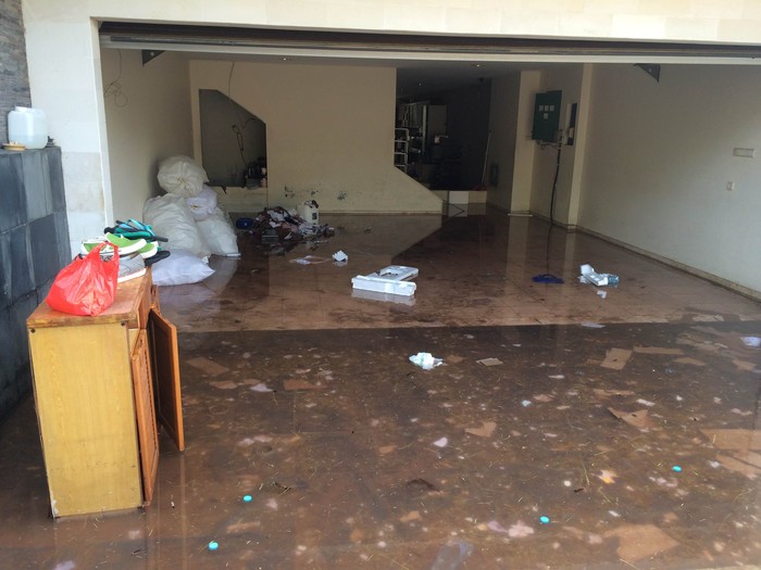 Berkali-kali Tanggul Jebol, Warga Pantai Mutiara Enggan Pindah