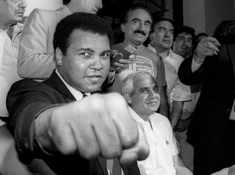 Petinju Legendaris Muhammad Ali Meninggal Dunia